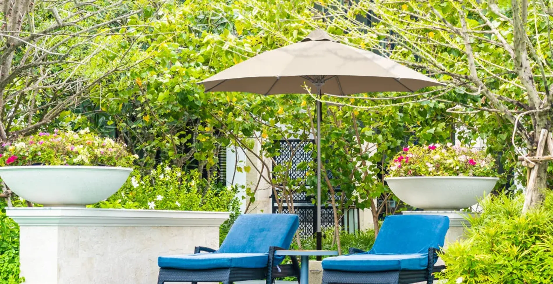 Backyard Umbrella Ideas: 5 Ways to Create Perfect Outdoor Shade & Style
