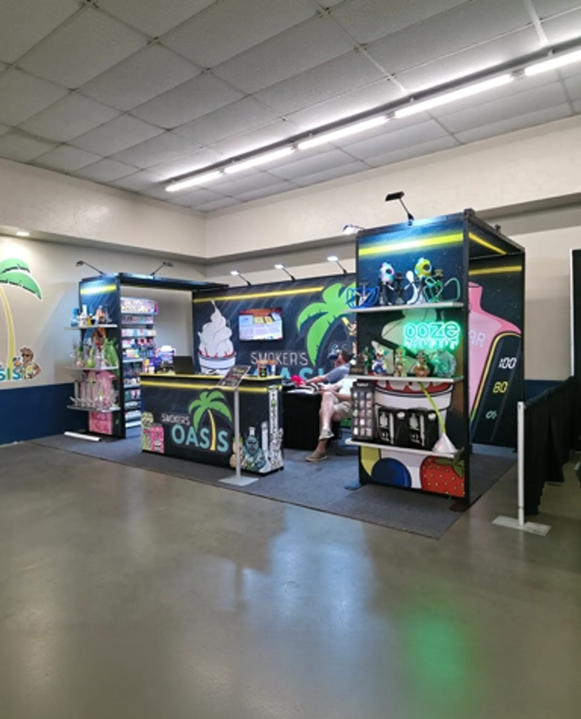 Branded 10x10 booth space with full-surface custom graphics and a counter for effective product marketing at events.